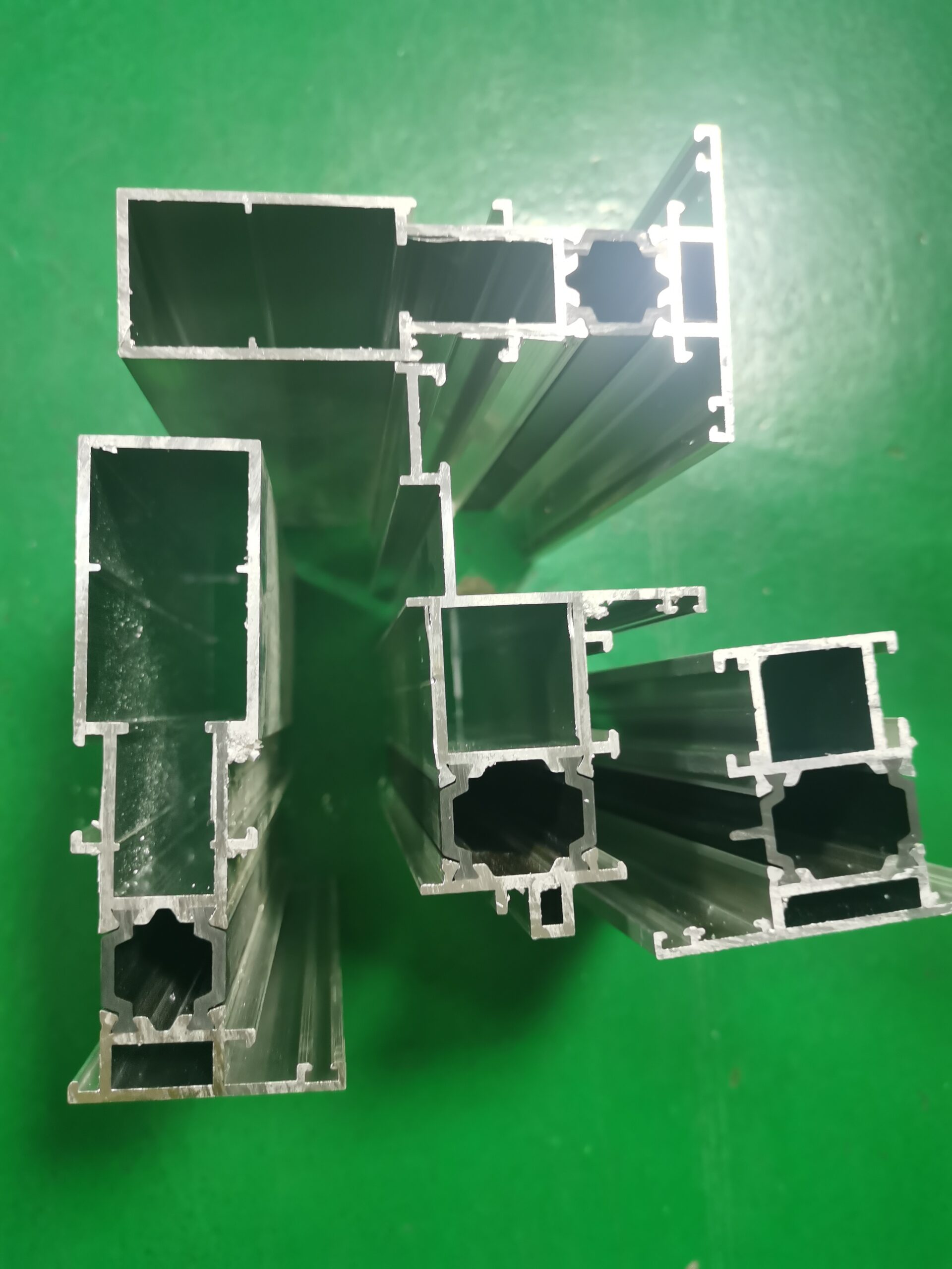 casement windows with built-in hinge