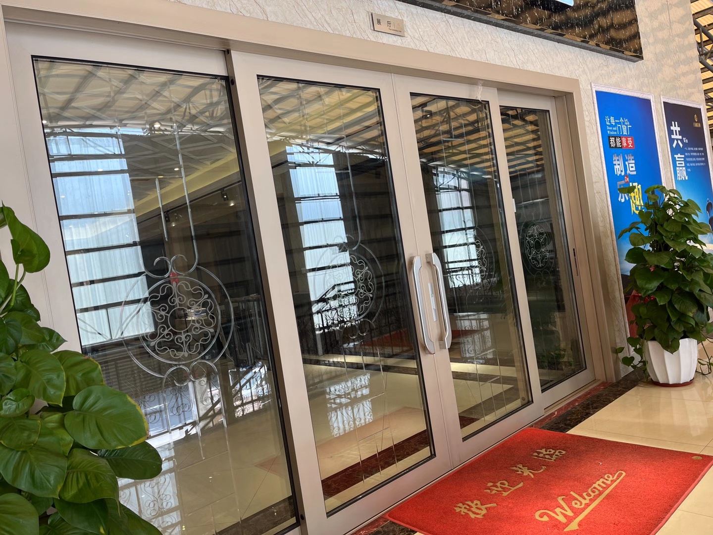 Heavy duty aluminium alloy sliding door