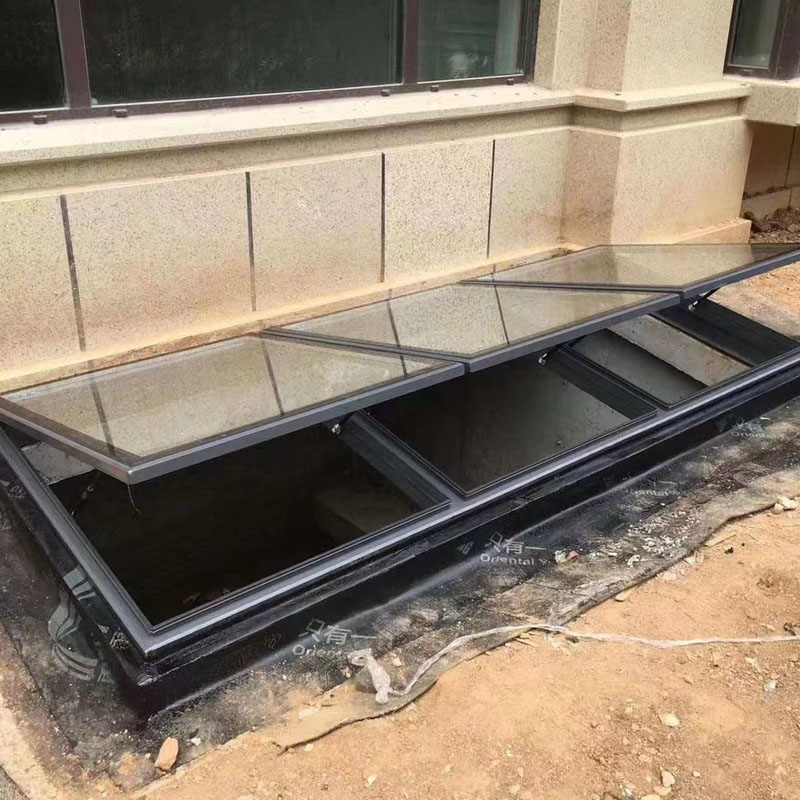 Electric upturned skylight